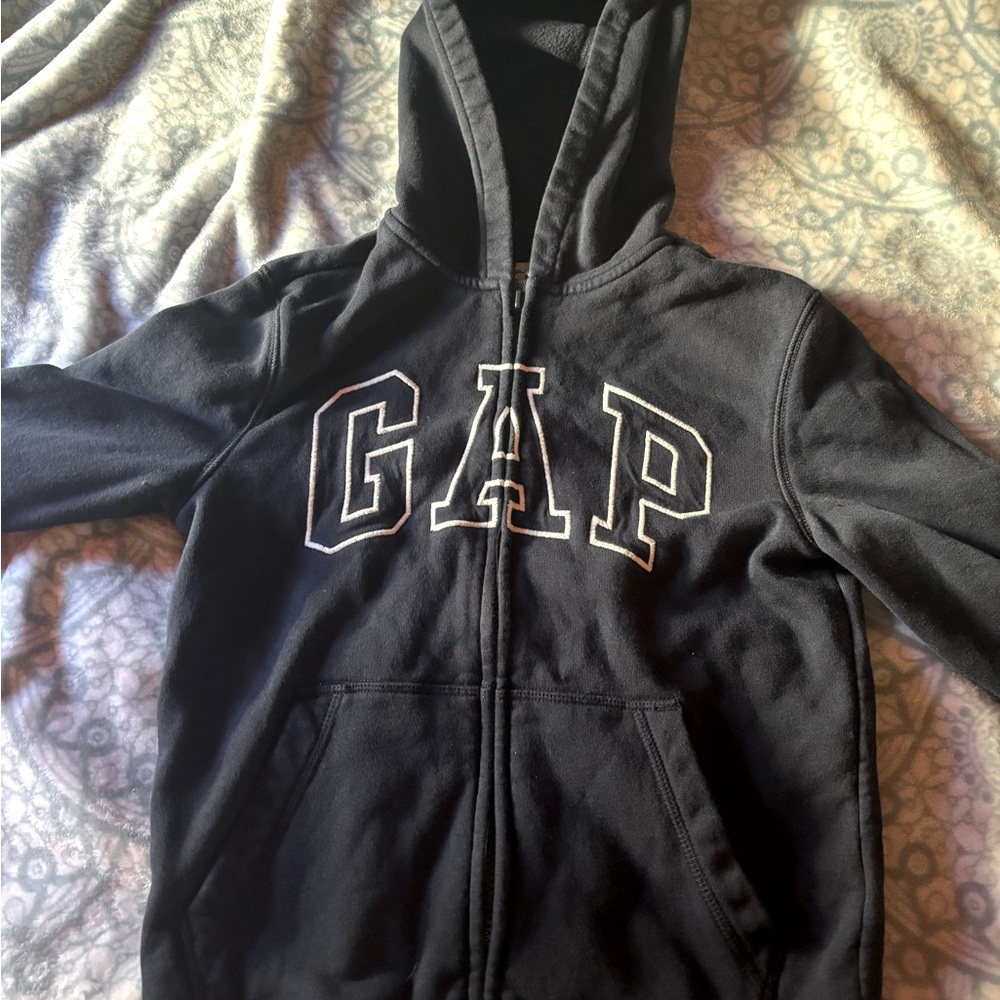 Gap sweater Medium in kids the reason for selling is it didn’t fit my daughter